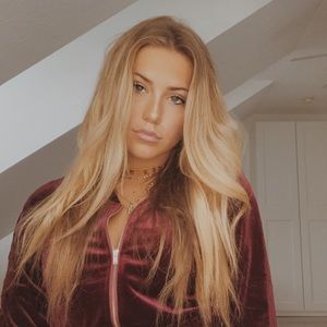 Meet your Posher, Caroline